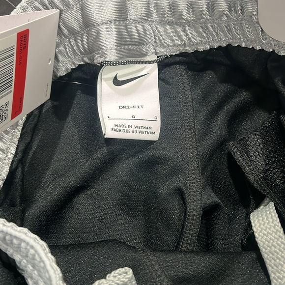 Brand new boys shorts - Picture 4 of 5